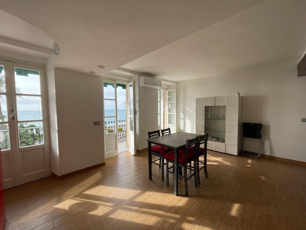 Nuovo Bilocale Frontemare Apartment Вараце Екстериор снимка